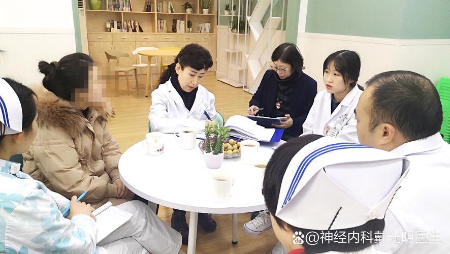 在重慶，心理咨詢?nèi)绾螢橐钟舭Y患者重塑希望之光